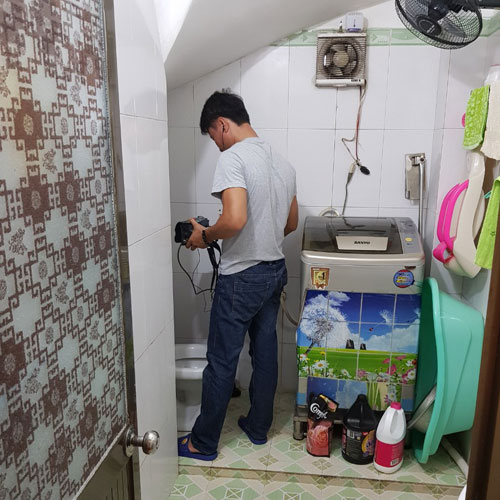 Sửa chữa đường ống nước bị rò rỉ tại phường Quán Toan