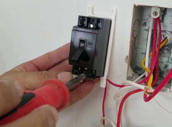 Tại sao nên lắp đặt aptomat cho điều hoà