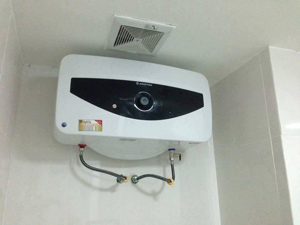 Bình nóng lạnh có mùi khét và cách khắc phục