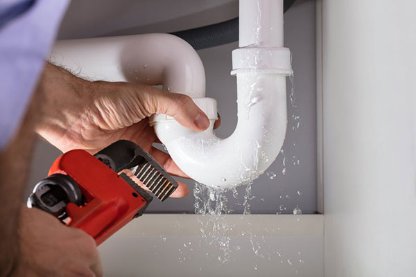Cách bịt đường ống nước bị thủng nhanh chóng