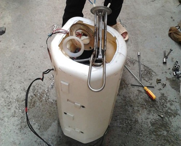 Cách khắc phục bình nóng lạnh có mùi khét