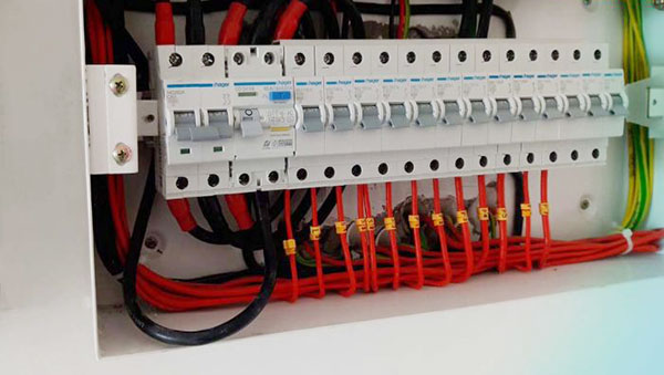 Cách lựa chọn aptomat tổng cho hộ gia đình