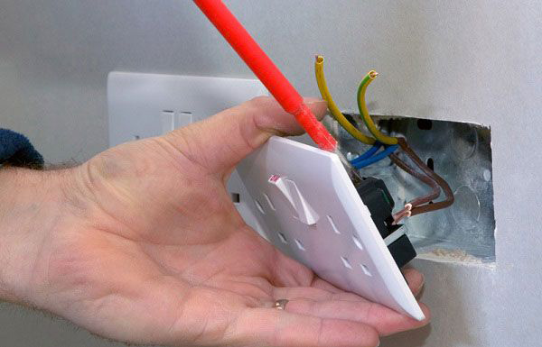 Cách phòng ngừa chập điện ngầm âm tường