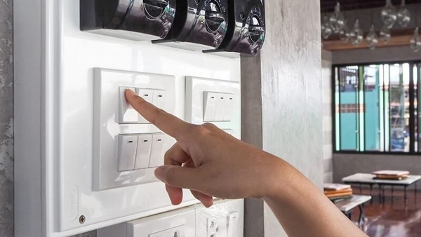 Cách sử dụng điện an toàn mùa mưa bão