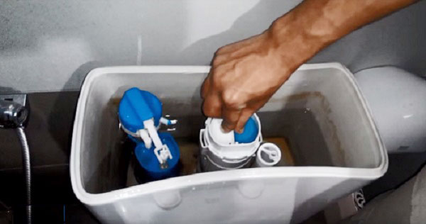 Cách sửa bồn cầu bị rò rỉ nước
