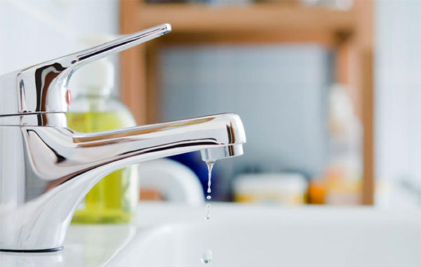 Cần chú ý việc gì trước khi tháo đầu vòi nước rửa bát?