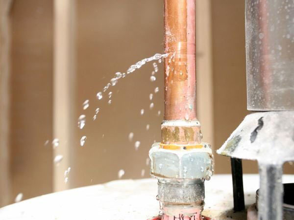 Dấu hiệu nhận biết ống nước bị thủng