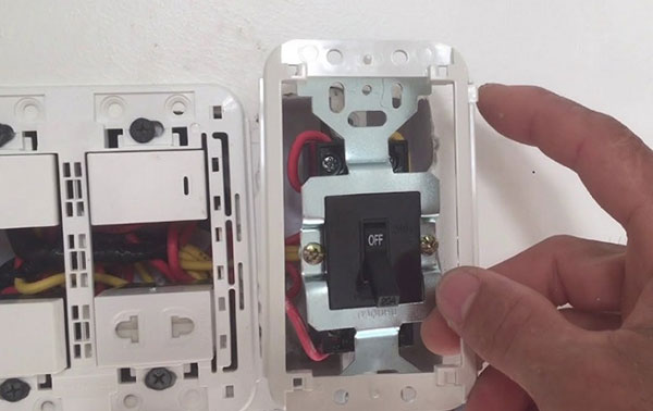 Hướng dẫn khắc phục aptomat hay bị nhảy về đêm