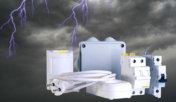 Khi sử dụng thiết bị điện vào mùa mưa cần chú ý việc gì?