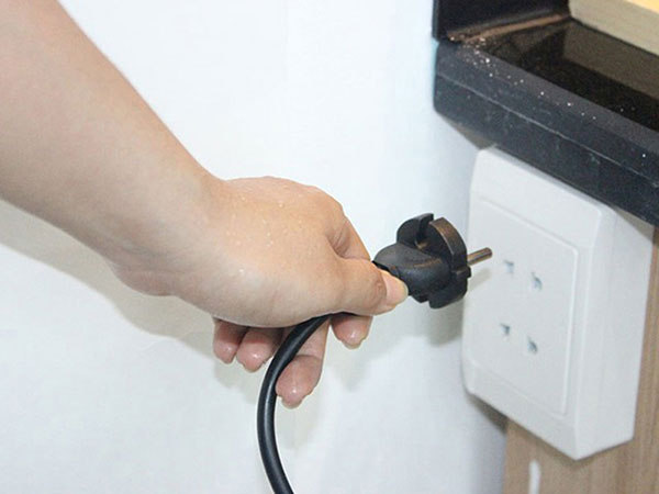 Những kinh nghiêm cần biết khi sử dụng thiết bị điện mùa mưa